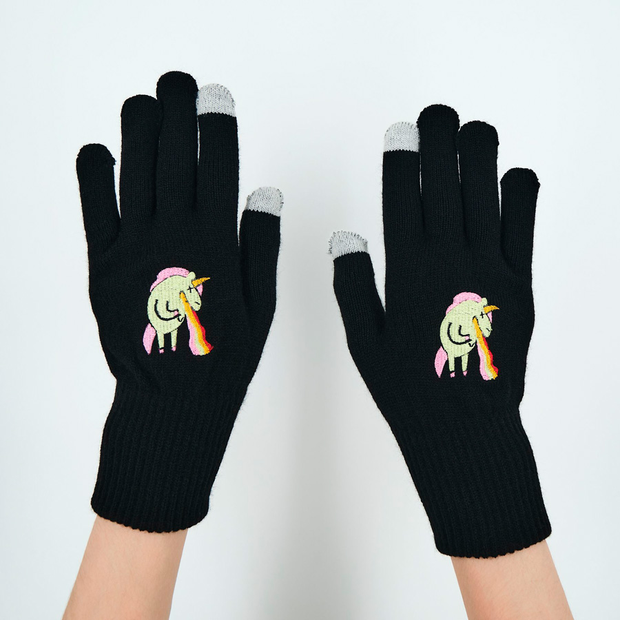 Перчатки однотонные с вышивкой "Путешествие единорога в Ригу" и сенсорными пальцами