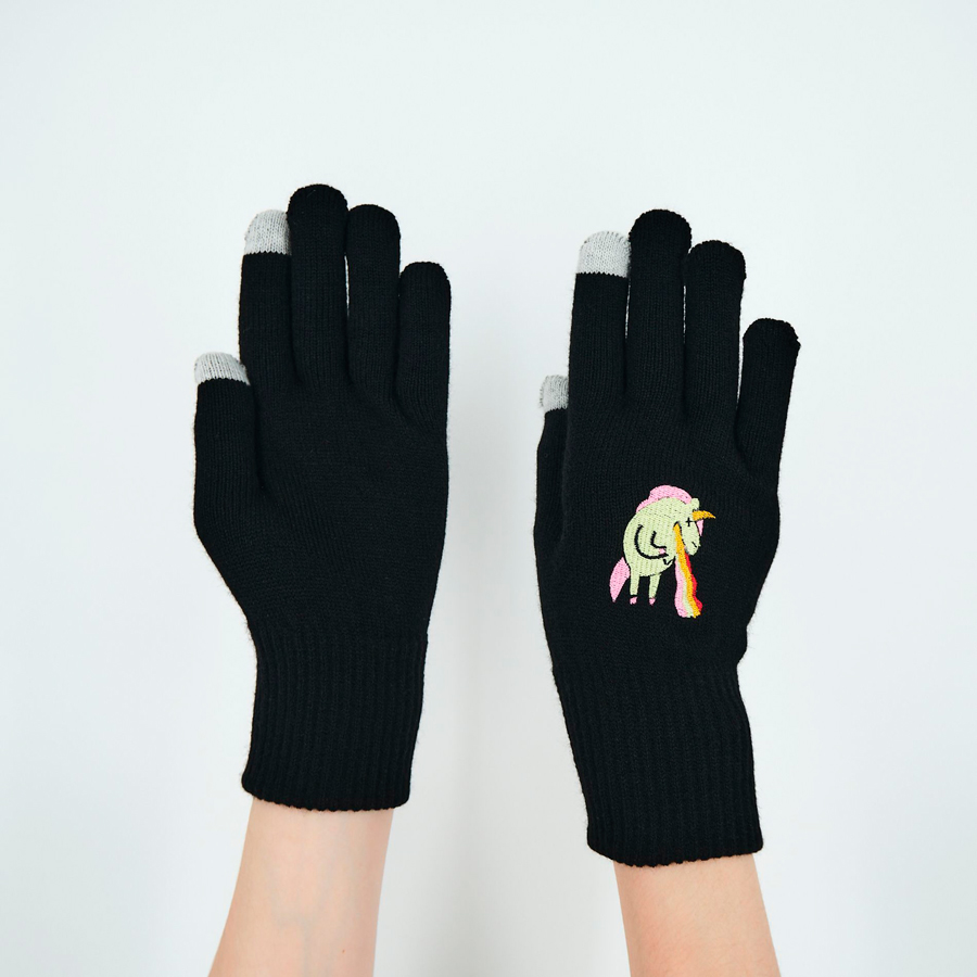 Перчатки однотонные с вышивкой "Путешествие единорога в Ригу" и сенсорными пальцами